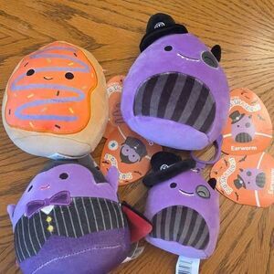 Mini halloween squishmallows
